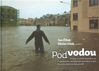 Pod vodou. Zpráva o velké povodni na Frýdlantsku, klimatické proměně světa a pocitu duše po katastrofě koupíte na Kosmas.cz