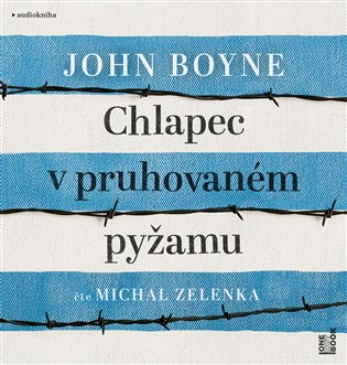 Chlapec v pruhovaném pyžamu